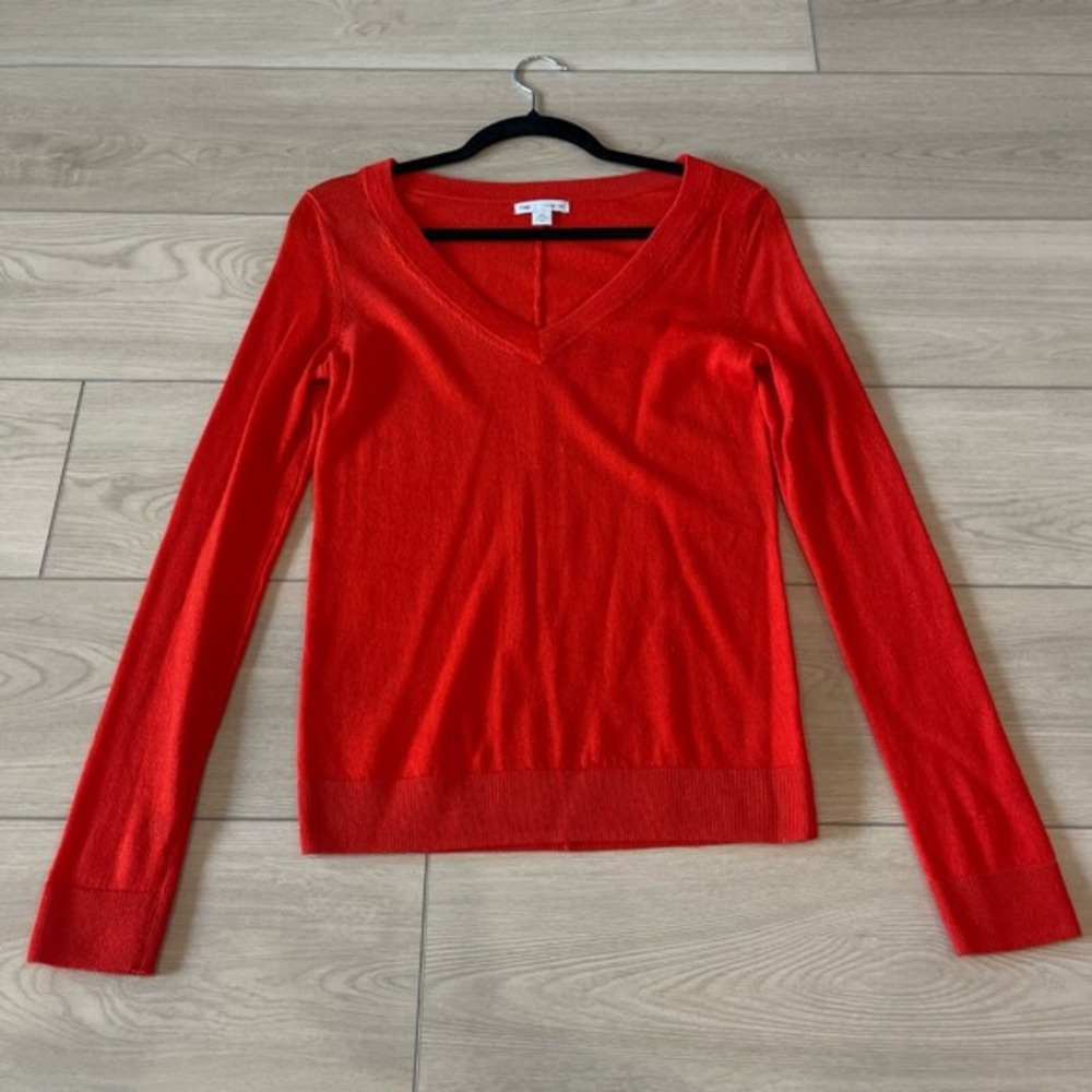 Gap Womens Sweater XS‎ Red/orange Long sleeve Vneck Ultra soft 100% wool Classic